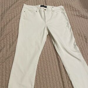 Women’s Tommy Hilfiger stretchy jeans.